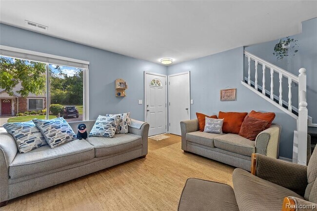 Building Photo - 1570 Streamwood Ct