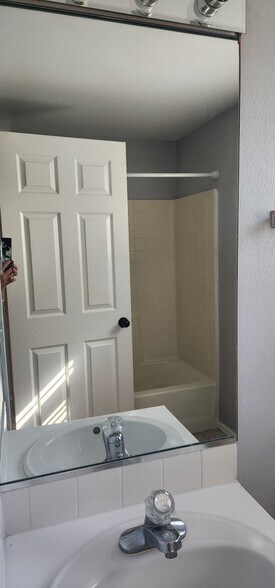 Building Photo - 4236 S Tempe Ct