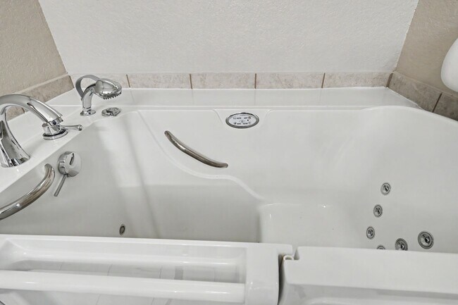 Building Photo - Spacious 3BR w/ Cabana, Storage Shed & Open Living Area in San Antonio
