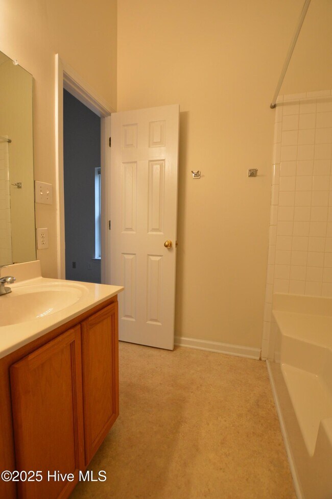 Building Photo - 805 Huff Dr