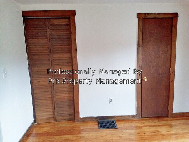 Building Photo - 476 S Main St