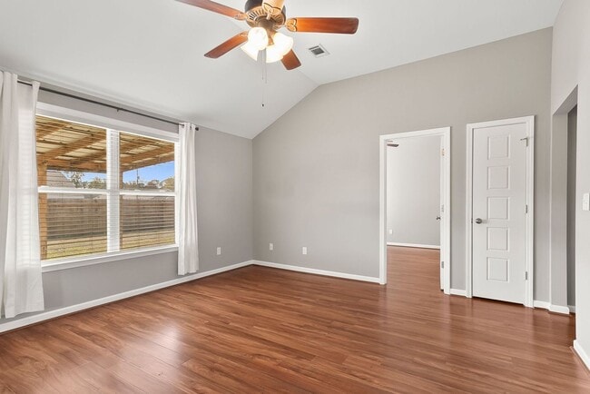 Building Photo - Cozy 3 Bed 2 Bath Home Available Now thru July 2026!