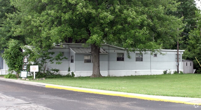 Primary Photo - 1102 S Franklin Rd