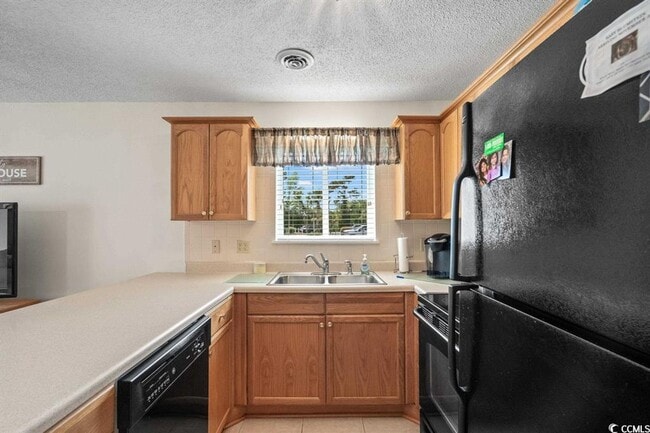 Building Photo - Ground floor, 2 bedroom, 2 bath- 10 mins to Surfside Beach.