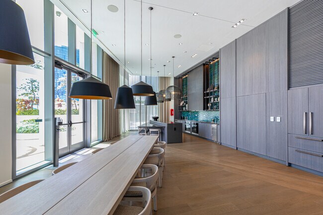 Building Photo - 1000 Auahi St