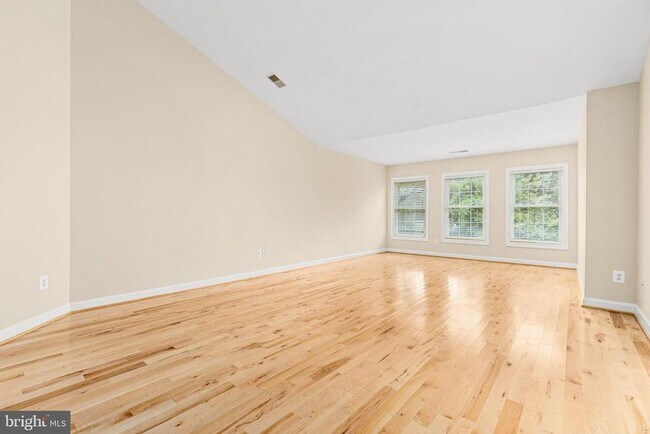 Building Photo - 3836 Elmwood Towne Way