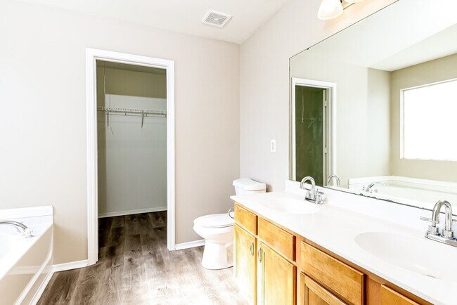 Building Photo - 4611 Meadowfield Rd