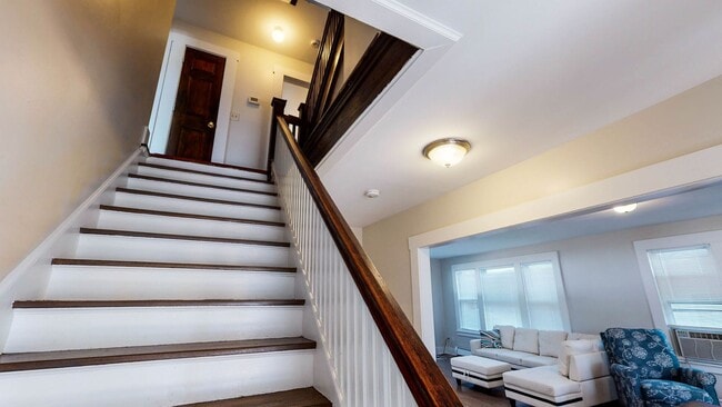 Building Photo - Charming and Spacious 5BD 2.5BA House in Beaver Hills!