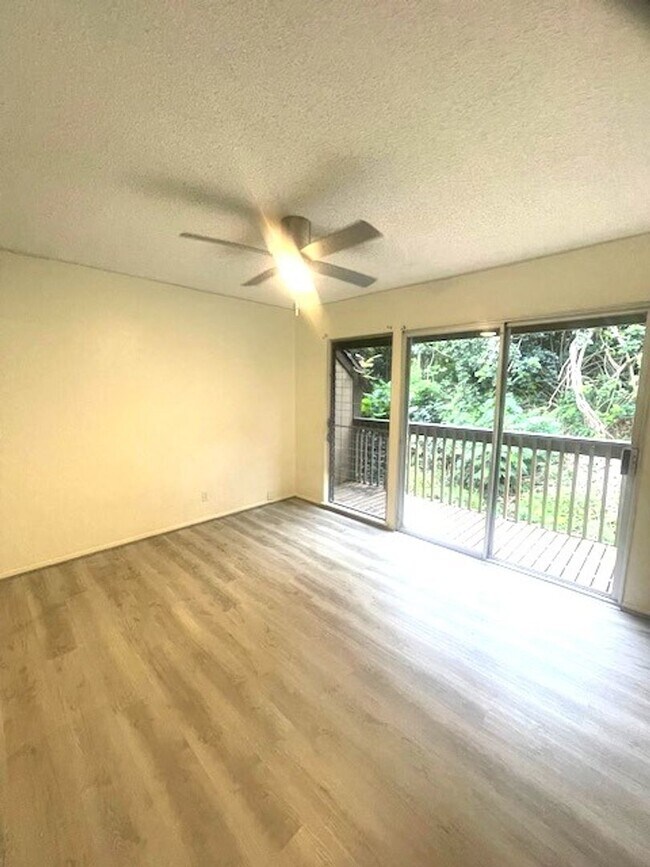 Building Photo - Beautiful 4 bed/ 2 bath/ 2 parking In Kaneohe