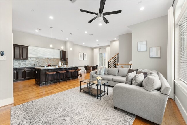 Building Photo - 3802 Lovejoy St