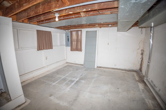 Building Photo - 1706 Stadium Blvd