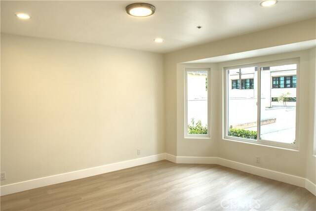 Building Photo - 1308 Elm Ave