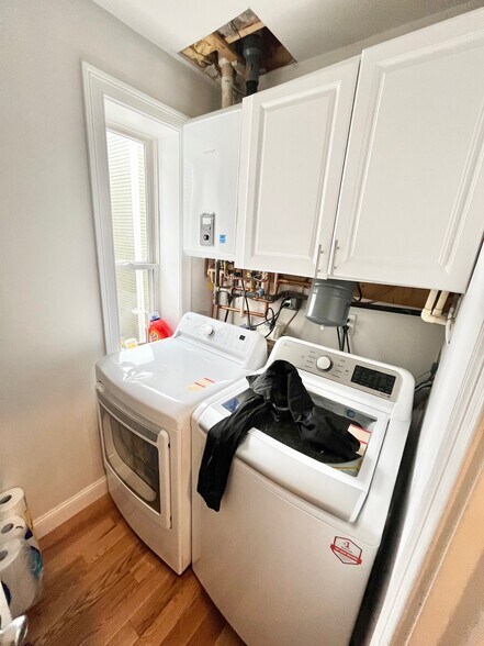 Building Photo - 721 Parker St