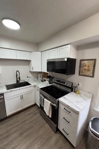 Building Photo - 2940 N 184th St