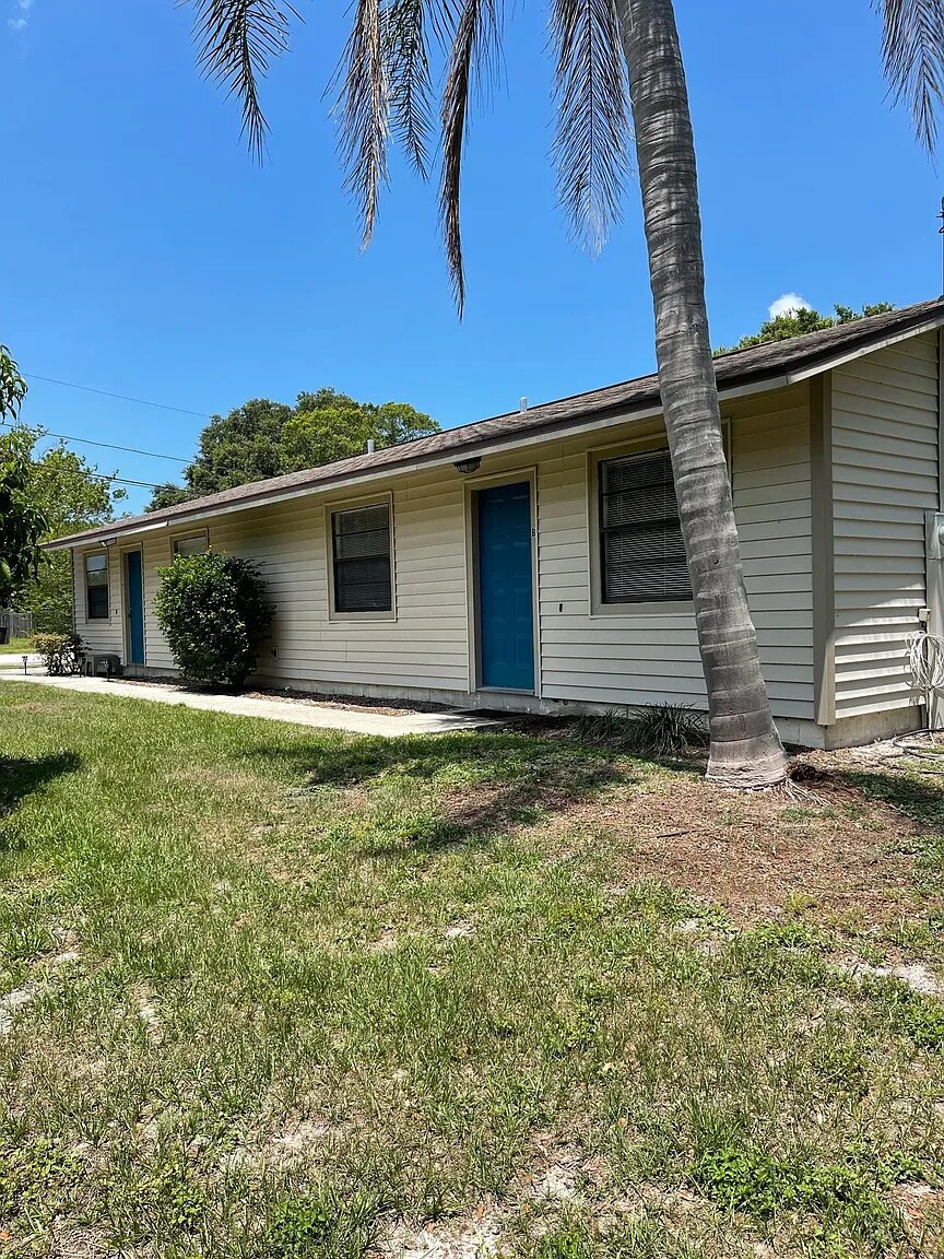 Building Photo - 2901 Bay View Dr
