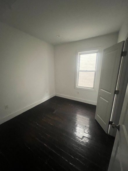 Building Photo - 877 S 14th St