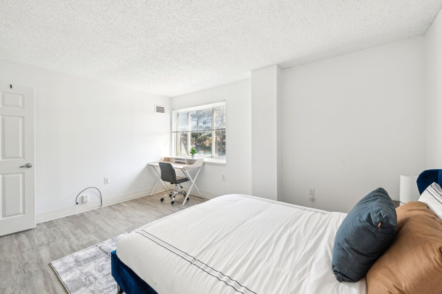 Building Photo - 1711 Bellevue Ave