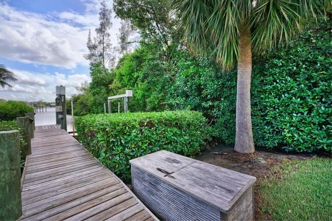 Building Photo - 141 Pine Hill Trail W