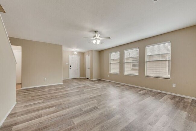 Building Photo - Newly updated home ready for move in