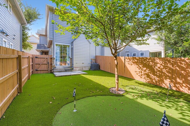 Building Photo - "Charming 3-Bed Townhouse Retreat with 151...