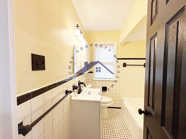 Building Photo - 15100 Whitcomb St