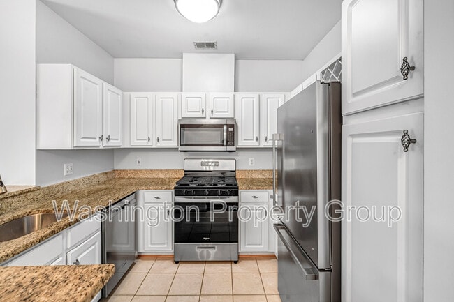 Building Photo - 4144 Fountainside Ln