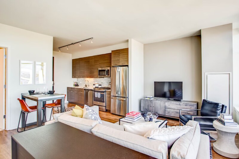 Building Photo - 339 W Chestnut St