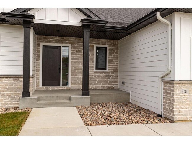 Building Photo - 301 Somerby Pkwy NE