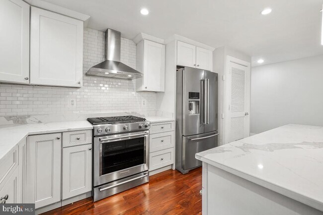 Building Photo - 837 Shepherd St NW