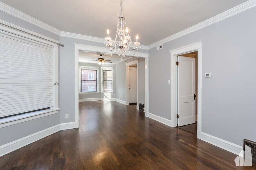 Building Photo - 3253 N Kenmore Ave