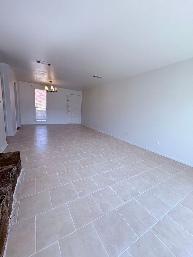 Building Photo - Location, Location, Location!