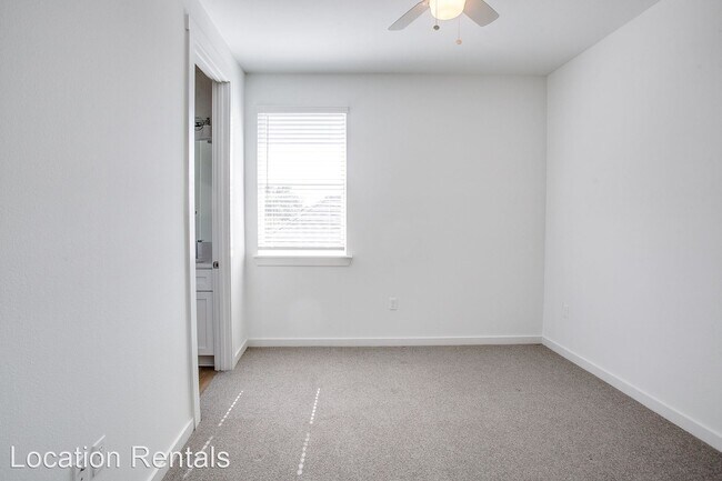 Building Photo - 3 br, 2.5 bath House - 11518 Savannah Avenue