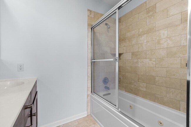 Building Photo - 443 Whiton St