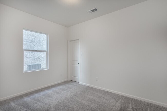 Building Photo - 1708 Marquette Rd