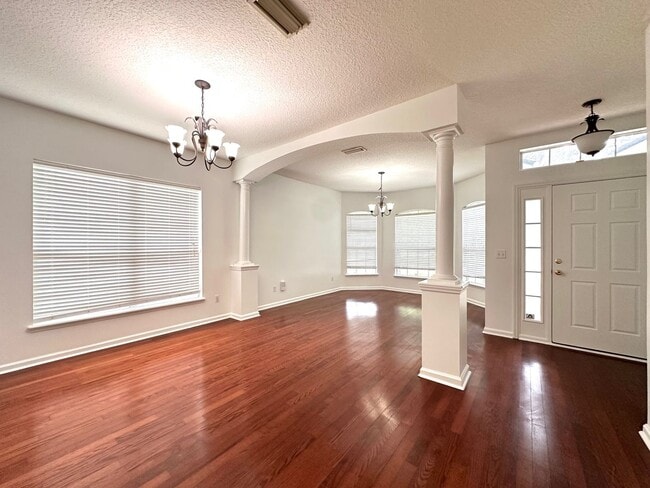 Building Photo - North Hampton! Amenities Galore! 4 Bed, 3 ...