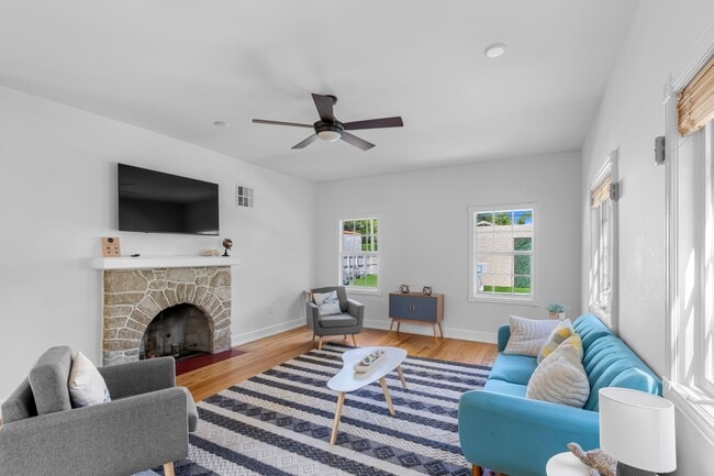 Building Photo - 419 30th St