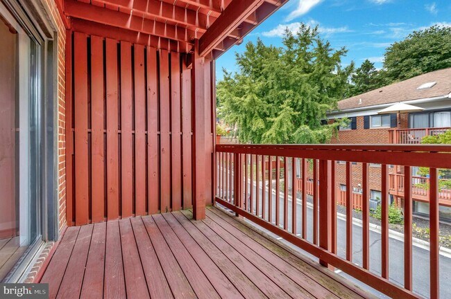 Building Photo - 208 Skyhill Rd