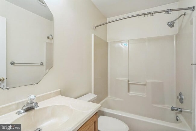 Building Photo - 14610 Balsam Ct