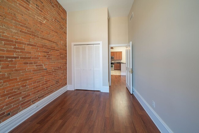 Building Photo - Peregrine 214