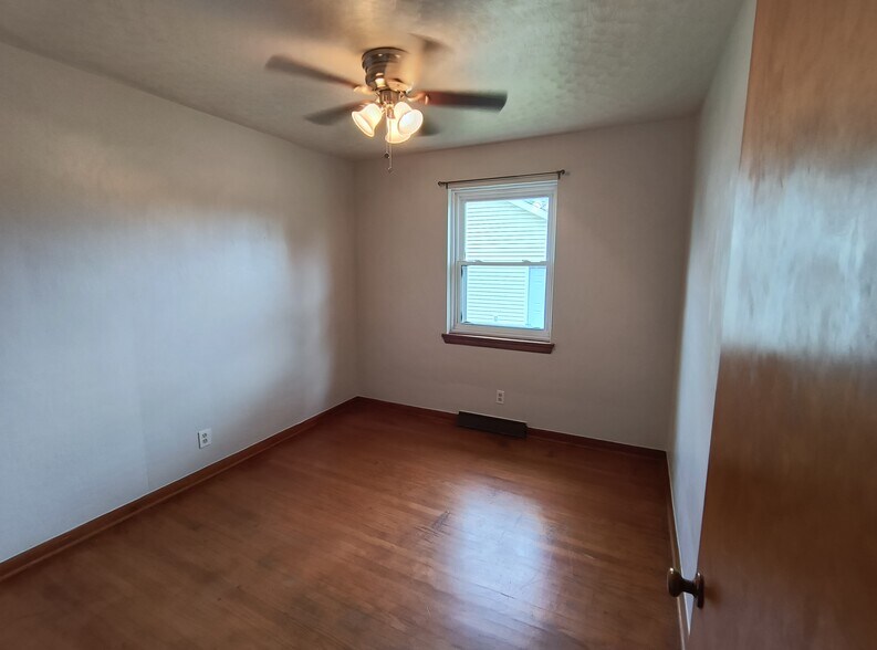 Bedroom 2 - 434 Parkwood Dr