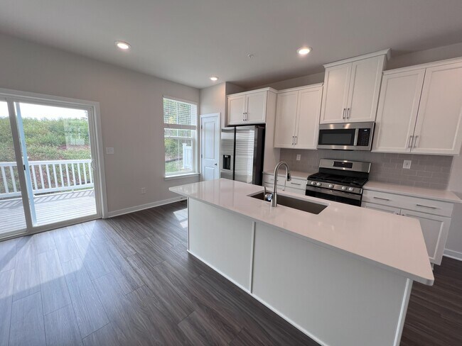 Building Photo - 909 Magnolia Ln
