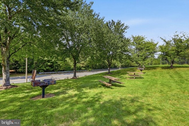 Building Photo - 5629 Willoughby Newton Dr