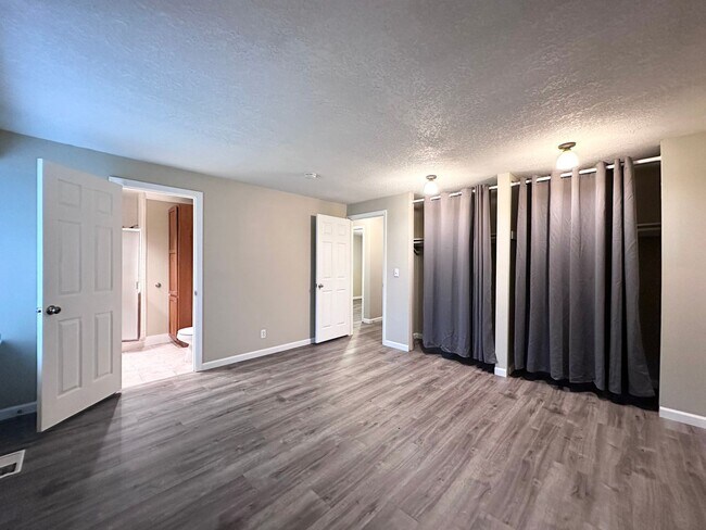 Building Photo - Single Family Home in Beaverton, OR 6 Beds 3 Baths w/ Double Car Garage!