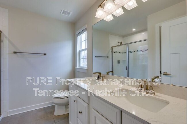 Building Photo - 2102 Morton Dr