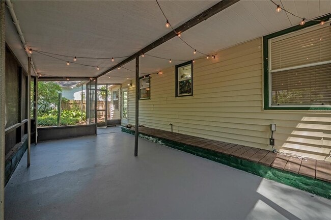 Building Photo - 1211 E Park Cir