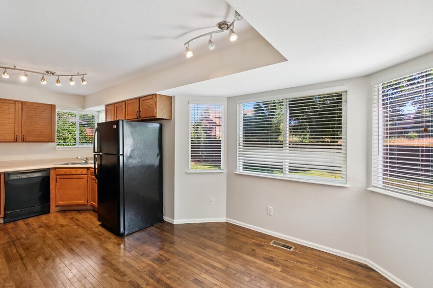 Building Photo - 6067 Wisteria Dr