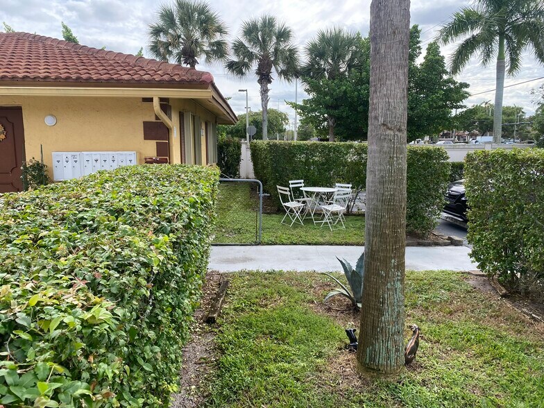 Building Photo - 3483 Coral Springs Dr