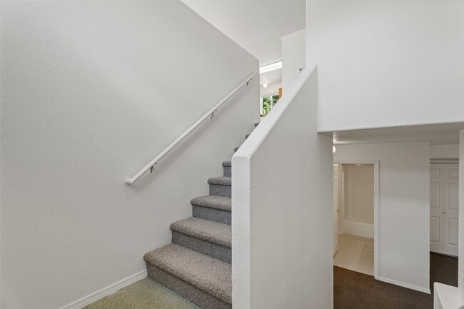 Building Photo - 814