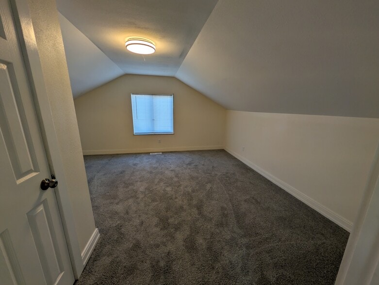 Bed 4 - 3603 Sunnyview Rd NE