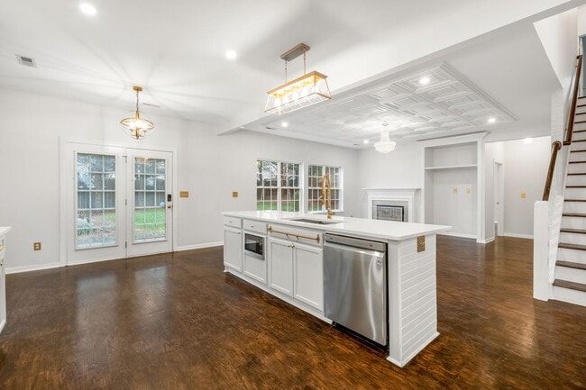 Building Photo - 8418 Bampton Dr